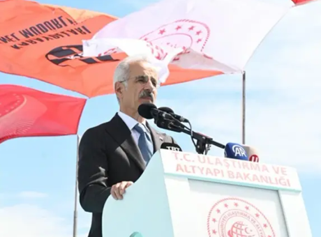 Bakan Uraloğlu açıkladı: Seyahat süresi 3 saat 40 dakikadan 1 saat 35 dakikaya düşücek!
